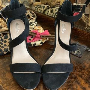 New super cute black wedges